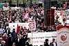 Det var tildels ganske tettpakket på Youngstorget før toget startet.
