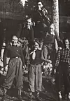 AKTIVIST: Svend Gettler (øverst) var blikkenslagersvenn og ungkommunist. Sammen med Markus Sender knuste han blant annet montrene til fascistavisa Ekstrabladet i Oslo. Gettler ble myrdet i Auschwith i 1943.