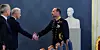 Den nye kongen medelte statsminister Jonas Gahr Støre at han tar navnet kong Haakon VIII etter farens bortgang.