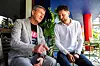 Sønnen Yury Yarashuk oversetter intervjuet til engelsk. Her fra en balkong i Oslo sentrum.