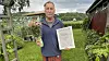 Verdal: Livard Austmo fra maskin har vært LO-medlem i 40 år. Det ble markert med nål, LOs diplom og blomster fra avdelingen. Det var Randi Nessemo fra LO Trøndelag som sto for overrekkelsen.