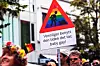 Medbrakte plakater kjenner ingen grenser for kreativitet.