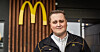 Morten Sandanger (29) har fremdeles permisjon fra McDonald’s. Nå tar han et brutalt oppgjør med egen arbeidsgiver.