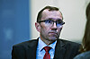 Espen Barth Eide bør ta av seg den selvpålagte munnkurven.