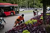 Anleggsgartner Jodi Ibrahim (28) har jobbet på spreng for å få Oslos blomsterbed pene før kongens begravelse.