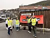 Utdanningsforbundet streiker foran Bergen Kristne Grunnskole. Steinar Vegsund Strømsli, leder for Utdanningsforbundet Vestland står sammen med streikende lærere.