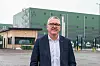 Rune Støstad foran Green Mountains grønne datasenter i Løten.