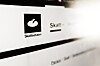 Skatteetatens logo og teksten «Skatt» på et delvis uskarpt dokument.