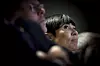 Ine Eriksen Søreide følger en presentasjon mens andre personer er uskarpe i forgrunnen.