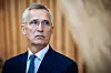 Jens Stoltenberg i mørk dress foran trepanel på Statsministerens kontor.