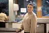Lovisa Löfstrand smiler i et lyst kjøkkenmiljø i Oppsal samfunnshus barnehage.