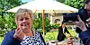 Når statsminister Erna Solberg holder pressekonferanse i hagen til statsministerboligen, hører jordbær med.
