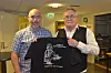 T-SKJORTE: Kai-Otto Helmersen, leder i Elektromontørenes Forening Oslo og Akershus, hadde med t-skjorte fra den gamle montørforeningen i Siemens - nå Bravida.