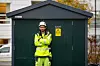 BYTTET TRAFO: Energimontør Magnus Aamot hadde ansvaret for teamet med energimontører, som blant annet byttet ut trafokiosken som sto der fra før.