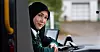 Bussjåfør Hamideh Rezaii (46) i Vy har et glødende hjerte for barna i Afghanistan.