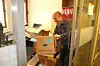 Første nestleder Terje Moen på vei ut av sitt gamle kontor i sjuende etasje i Folkets Hus.
