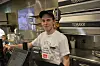 SNUSER PÅ LO: Når fuglene synger om morgenen er det ikke så vanskelig å stå opp klokka 4. Marius Tørum syns det er topp å jobbe.