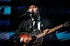 Bjørn Tomren er en allsidig musiker, med både bluesgitar, joik og strupesang på programmet.
