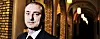 Innsenderen anklager arbeidsminister Robert Eriksson og den blåblå regjeringen for å gjøre permitteringer så kostbare at det i realiteten blir en oppfordring til bedriftene om å si opp folk i stedet.