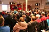 80: Om lag 80 var møtt fram til fanemarkering mot ACER i Litteraturhuset i Odda.