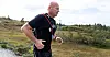 Han måtte starte i det små. 145 kilo i bevegelse er tungt for knær og føtter. Nå ligger han stabilt på drøye 90 kilo.
